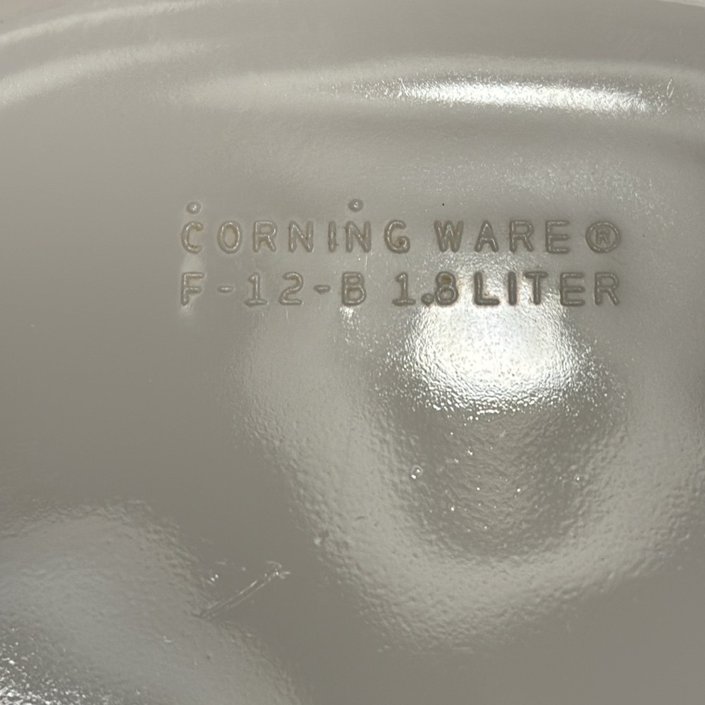 Corning ware French white,1.8 ltr. oval casserole w/ lid. - Picture 8 of 8